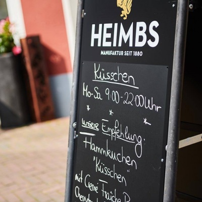 kuesschen-weinbar_schild